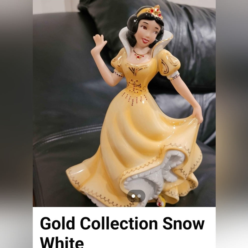 Snow white figurine